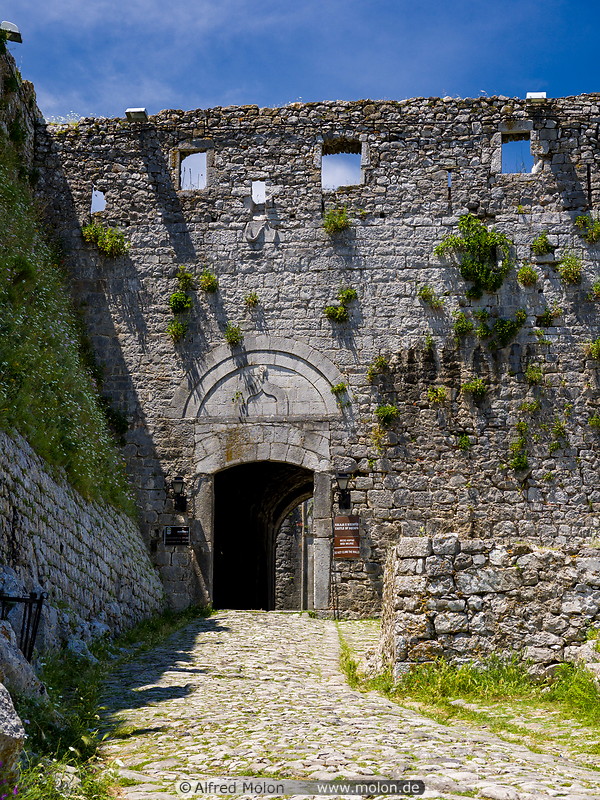 04 Rozafa castle gate
