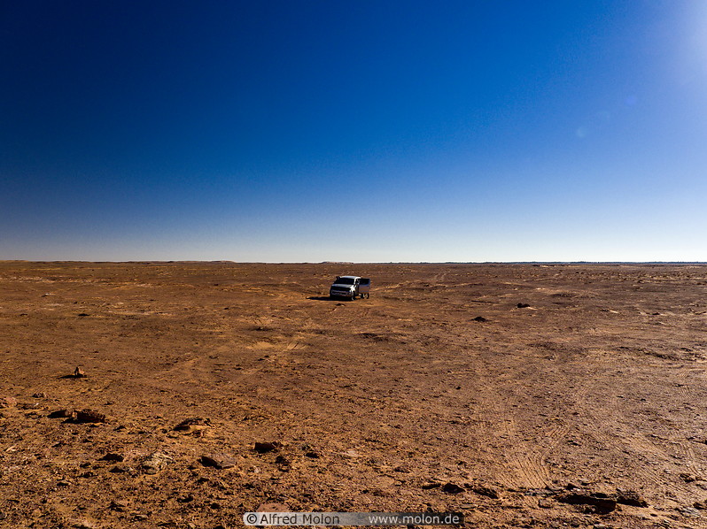 08 Car in the desert