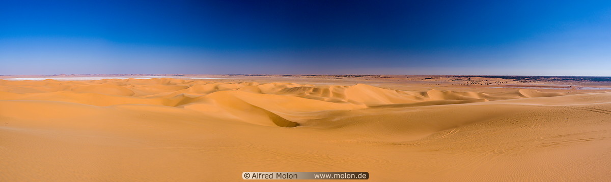 42 Sand dunes near Timimoun