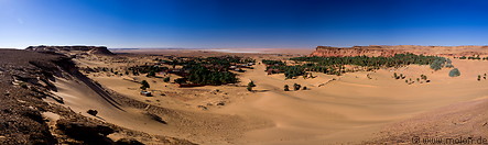 17 Desert landscape with oasis