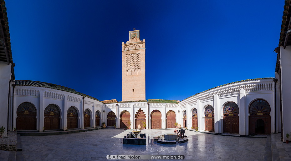 41 Grand mosque inner court