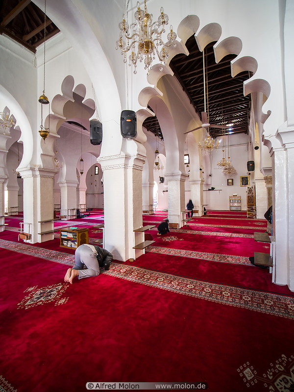 47 Grand mosque prayer hall