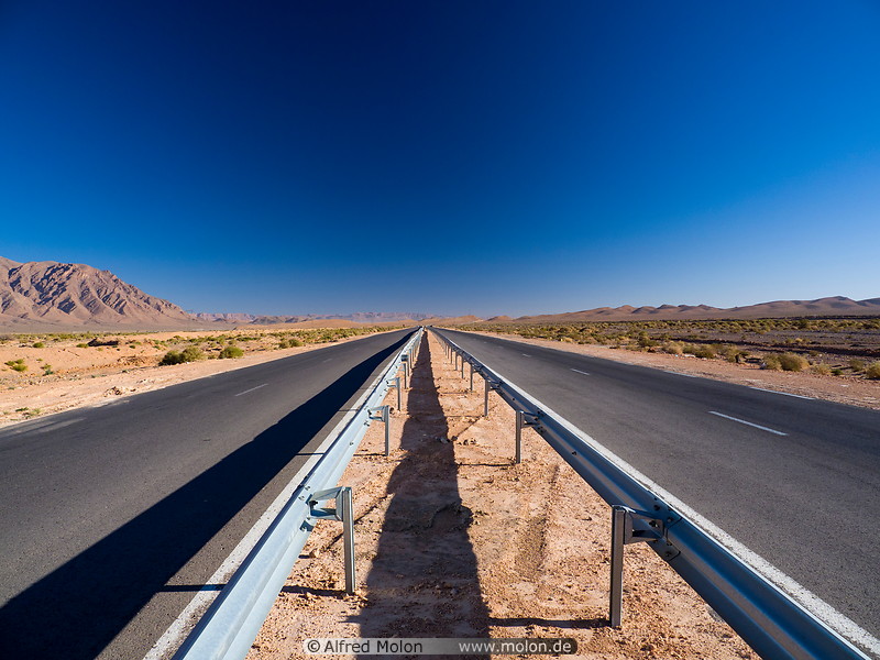 34 N6 desert highway between Bechar and Ain Sefra
