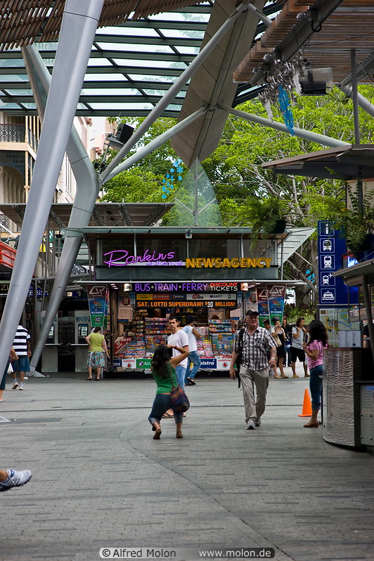 17 Pedestrian area and shops