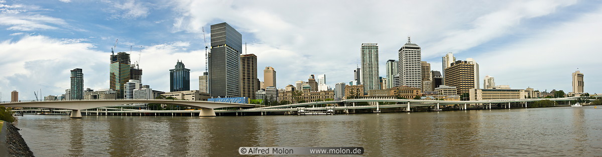 05 Brisbane skyline and river