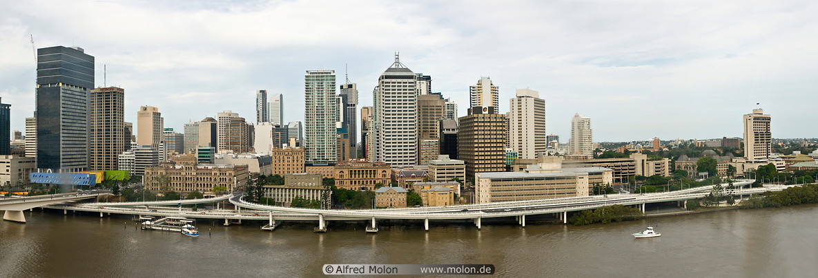 06 Brisbane skyline and river