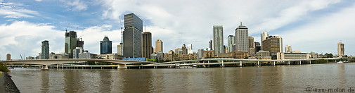 05 Brisbane skyline and river