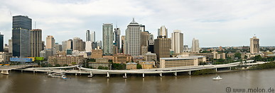 06 Brisbane skyline and river