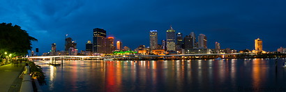 16 Brisbane skyline and river at night