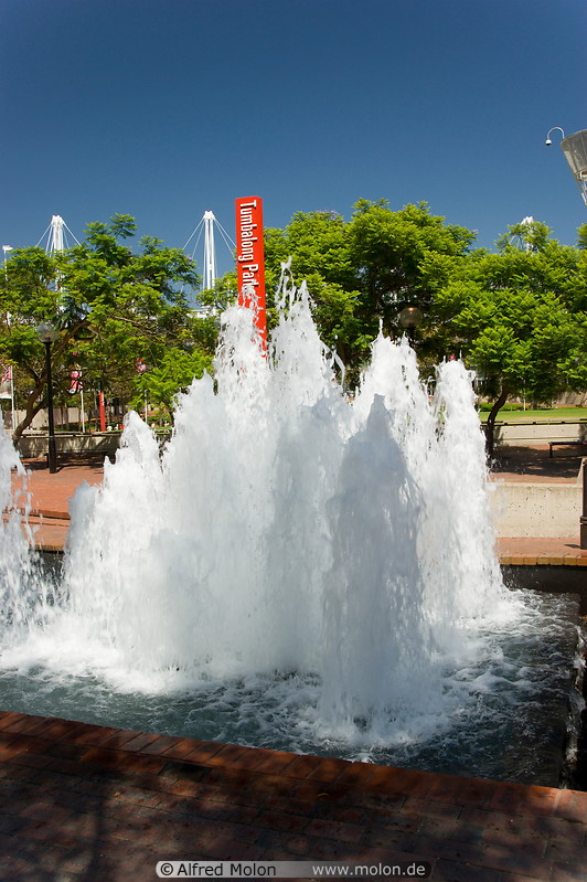 06 Fountain in Tumbalong park