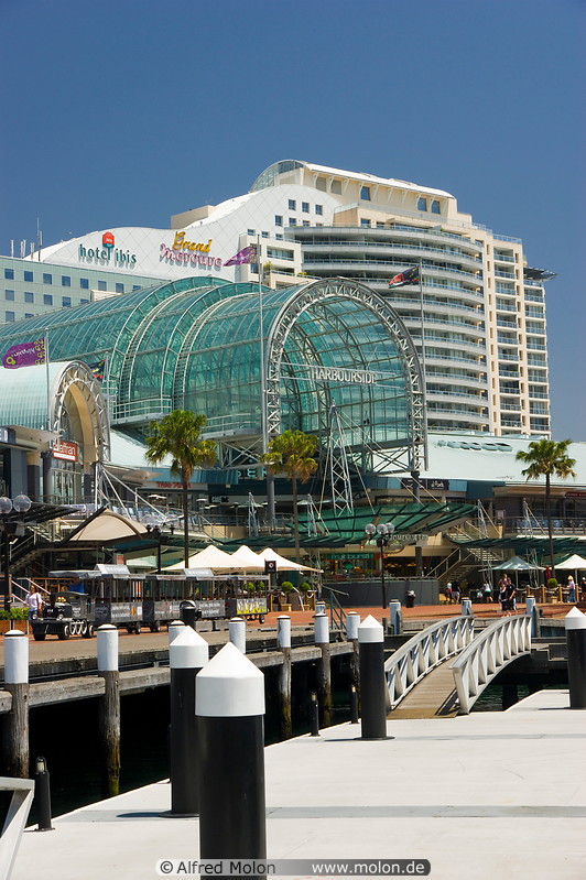 11 Hotels and Harbourside shopping centre