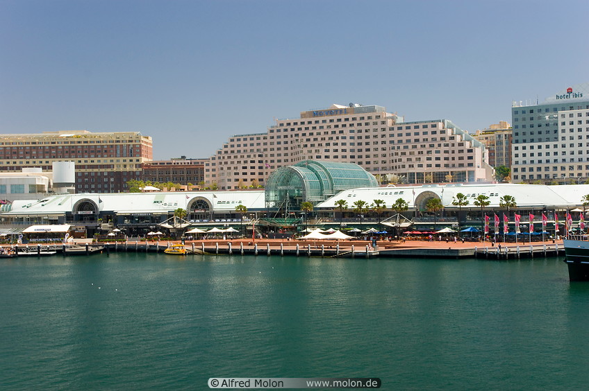 25 Harbourside shopping complex