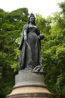 18 Bronze statue of Queen Victoria