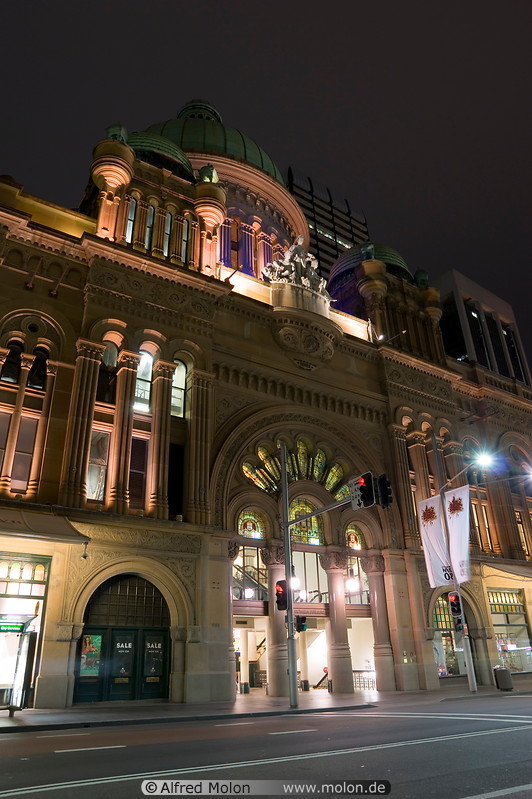 12 Queen Victoria building at  night