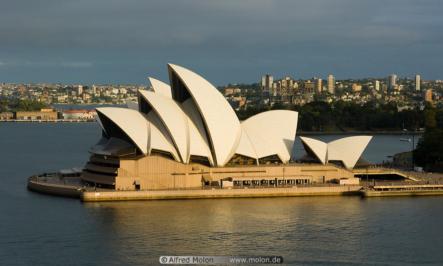 19 Opera house and bay of Sydney