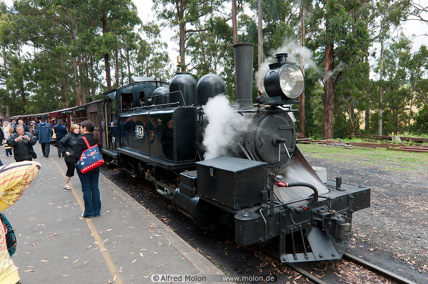 01 Steam locomotive