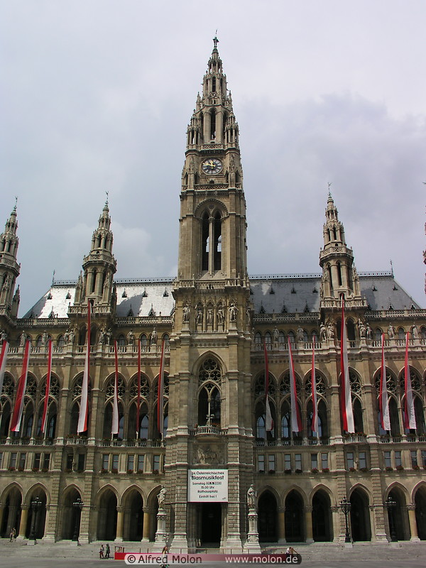 04 Town hall (Rathaus)