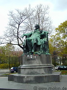 28 Goethe statue