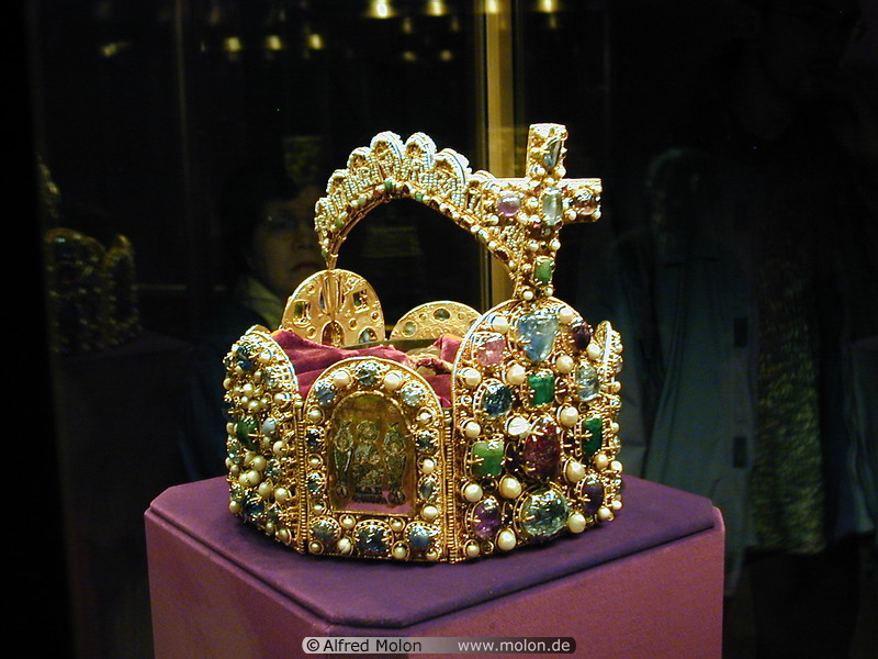 14 Imperial treasure - crown