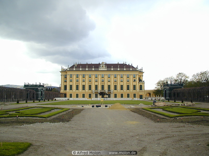 05 Schoenbrunn castle - side view