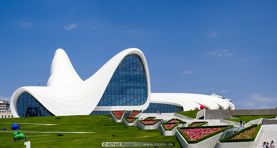 05 Heydar Aliyev centre