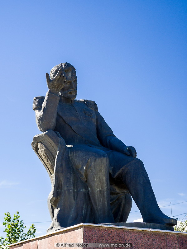 09 Statue of Ismayil Bey Gutgashinli