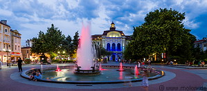 08 Fountain and municipality building