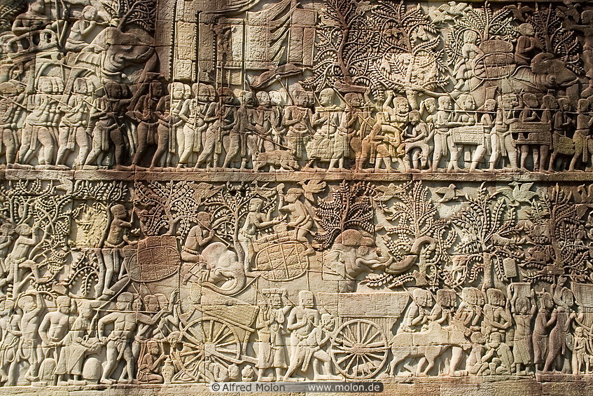 38 Bas-relief showing Khmer soldiers going to war