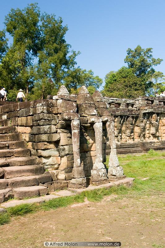 04 Staircase and elephant statues