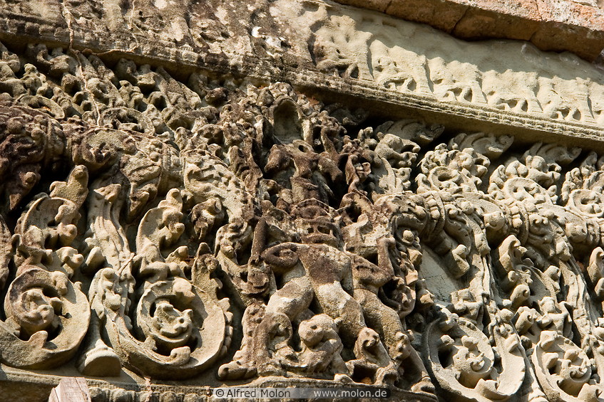 06 Bas-relief with decorations