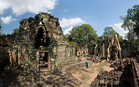 10 Panorama view of ruins in central section