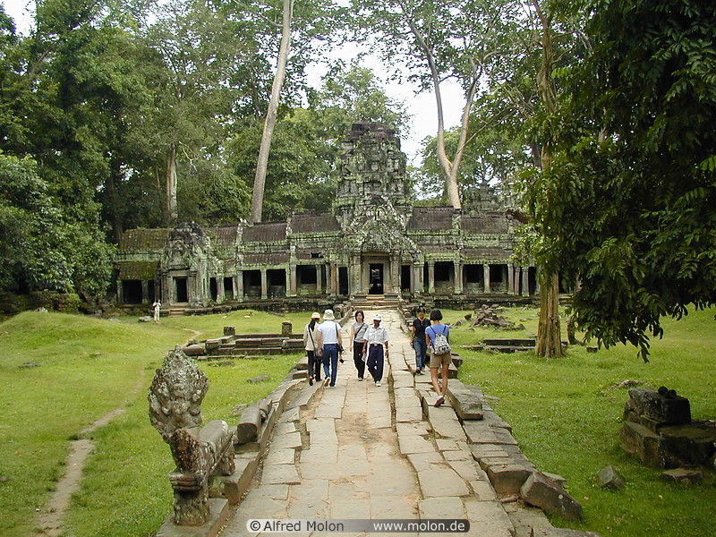 03 Path to temple