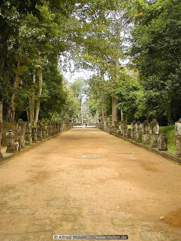 45 Preah Khan east walkway