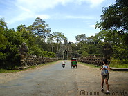 04 Road to South gate