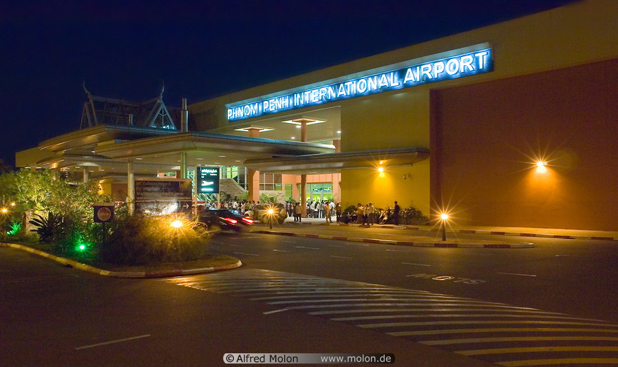 01 Airport at night