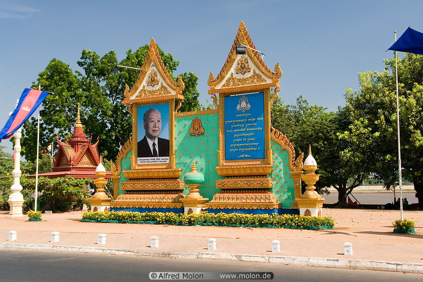 06 Monument to Norodom Sihanouk