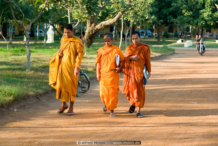 04 Buddhist monks