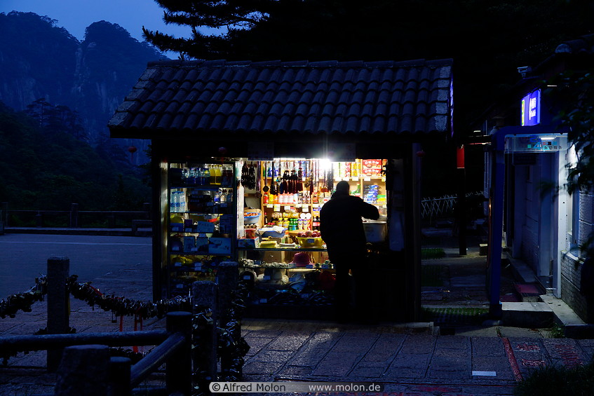 20 Kiosk at dawn