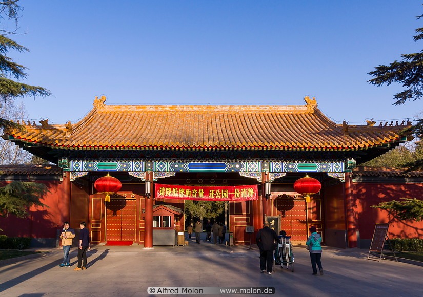 08 Gate to Jingshan park