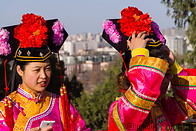 06 Women in traditional costume