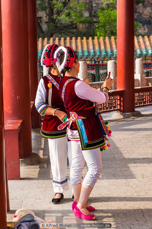 17 Tourists in traditional dress