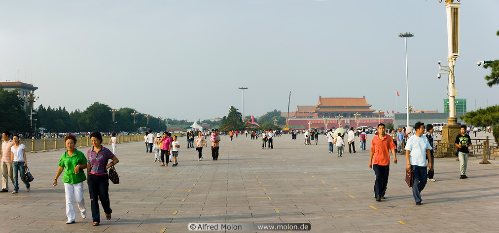 02 Tiananmen square and people