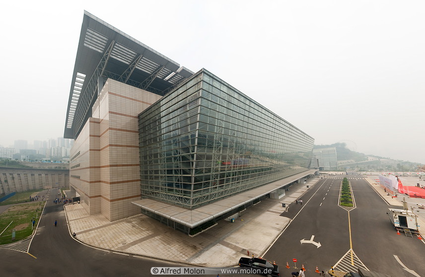 01 Exhibition hall with steel glass facade