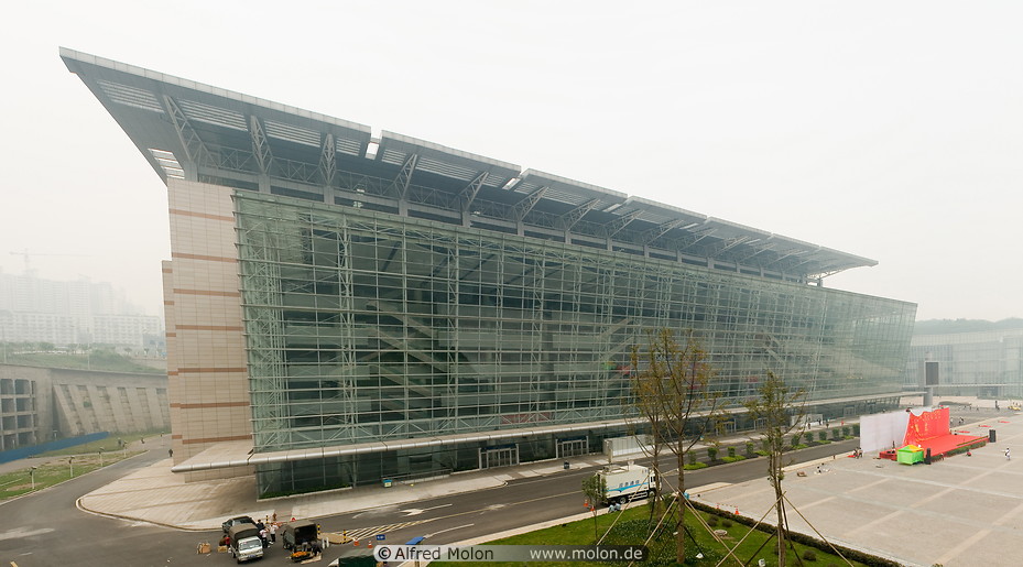 03 Exhibition hall with steel glass facade