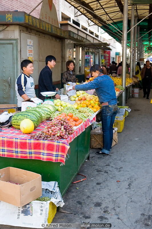 06 Fruit market stalls