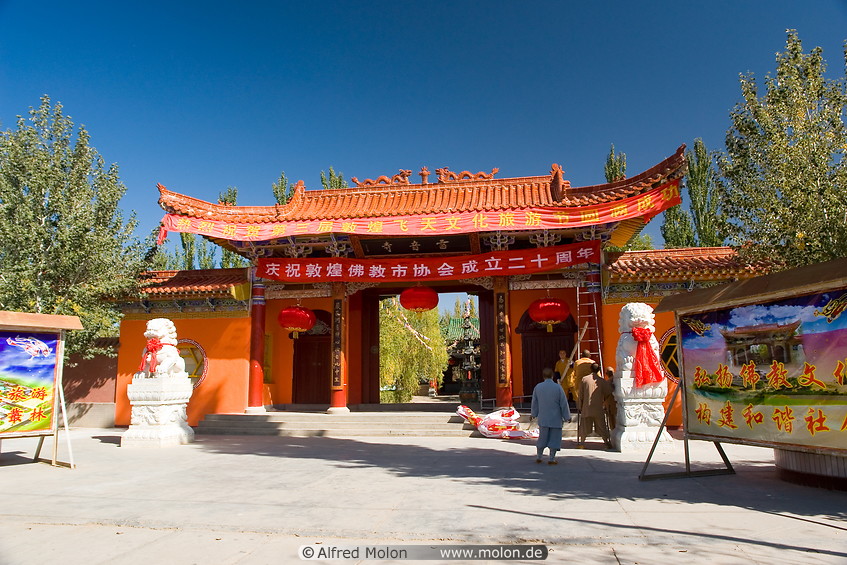 19 Leiyin Buddhist temple main entrance