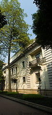 04 Trees and colonial building