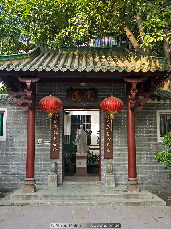 10 Chinese gate