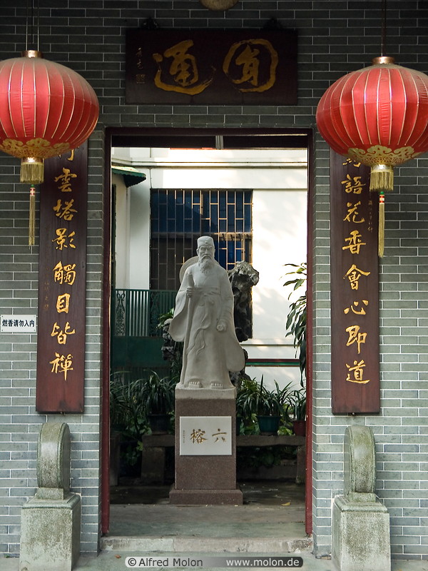 11 Chinese gate and statue