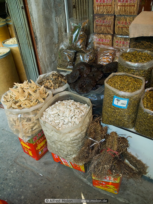 20 Shops selling dried seafood